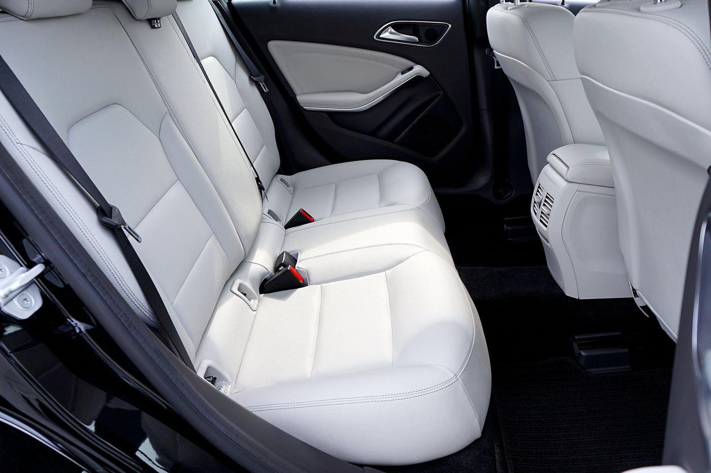 Light leather rear bench seat